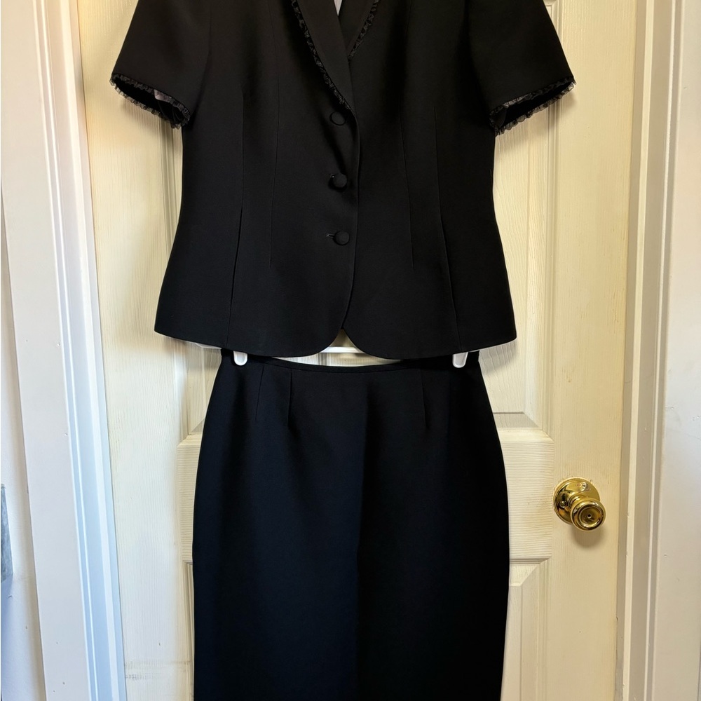 🐾 Kasper Skirt Suit Size: 10p🐾